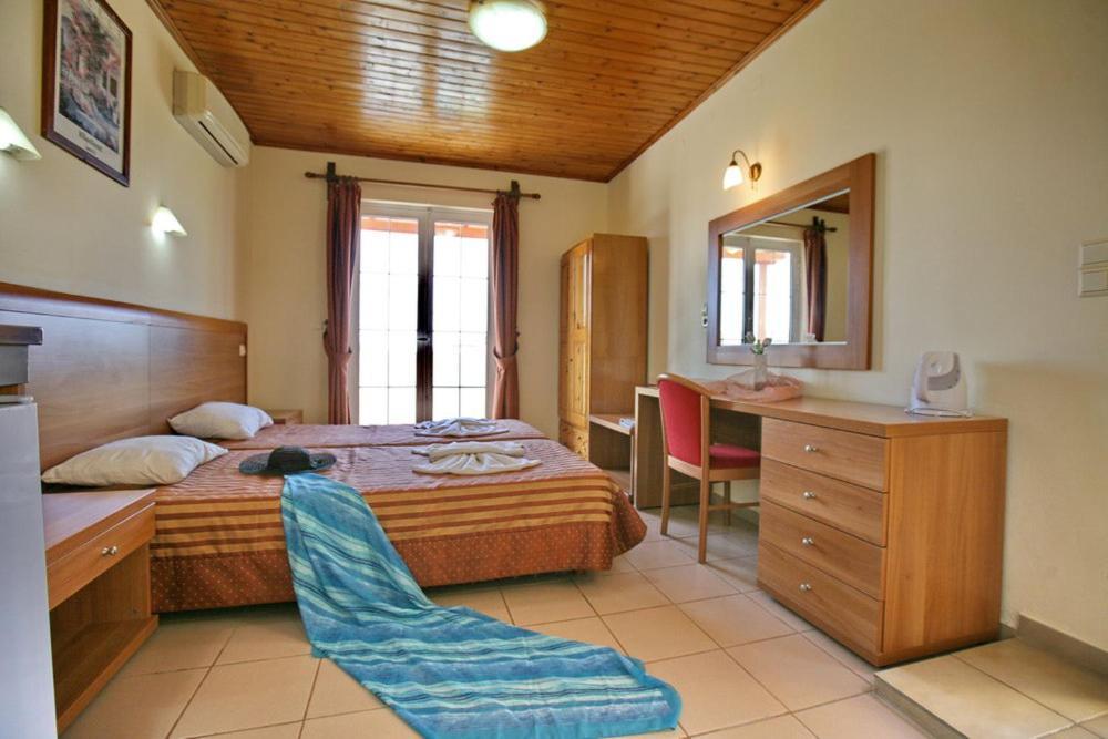 Anaxos Hotel Bagian luar foto