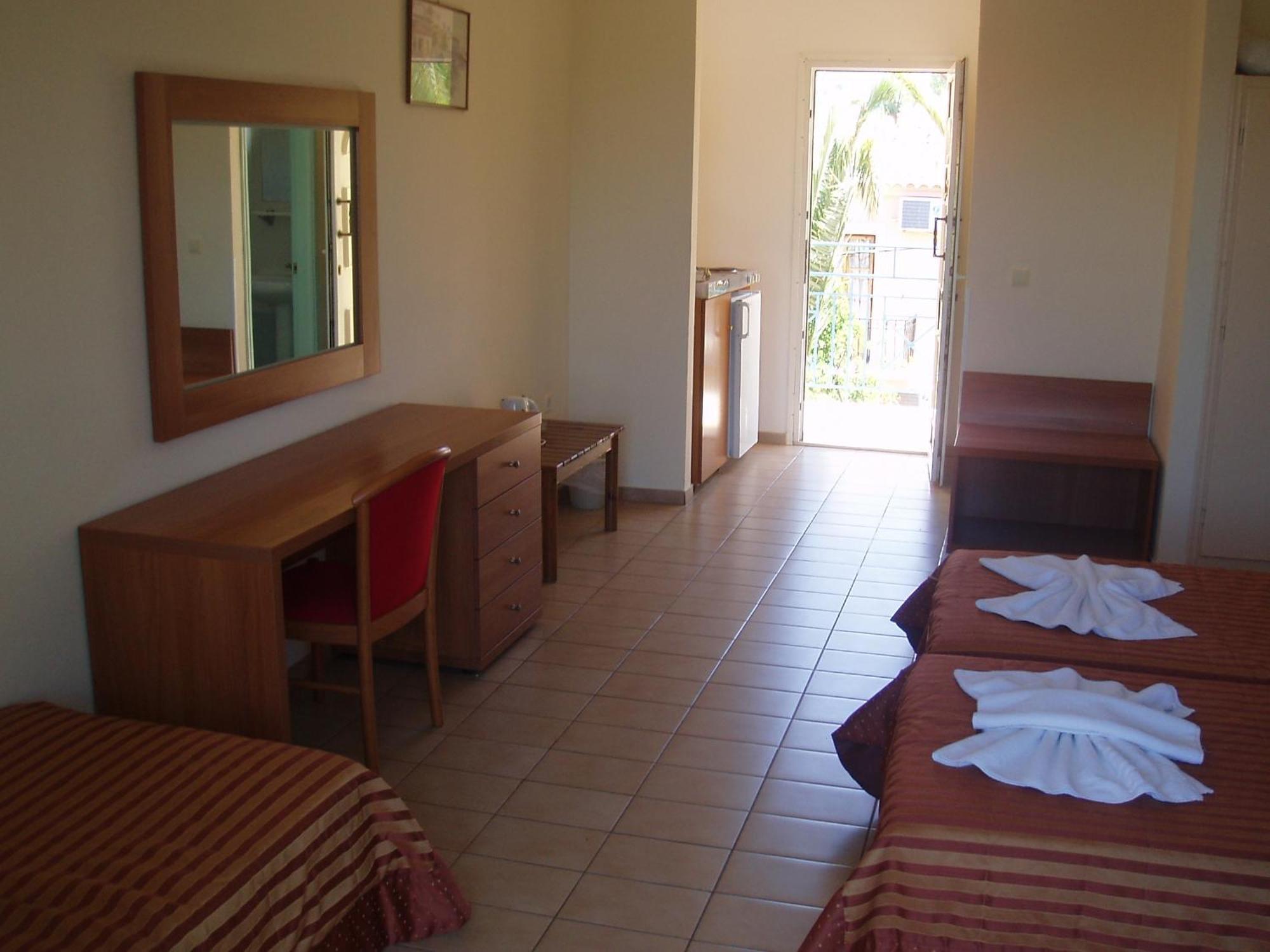 Anaxos Hotel Bagian luar foto