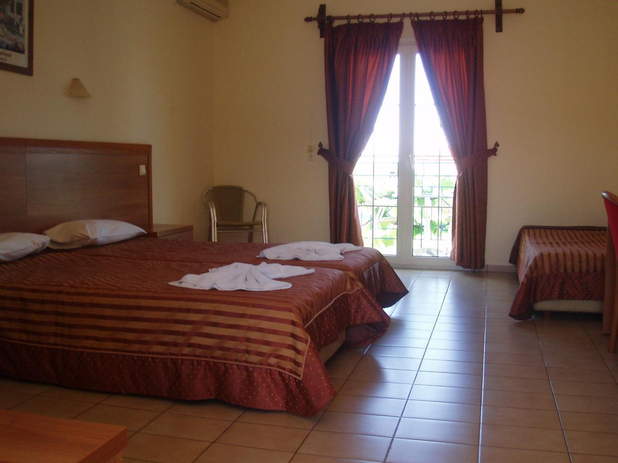 Anaxos Hotel Bagian luar foto